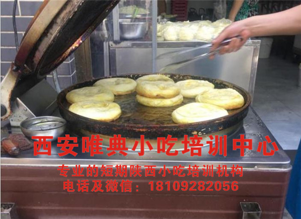 西安最有名的小吃“牛肉饼”，5元一个，一天卖800个老板忙不停